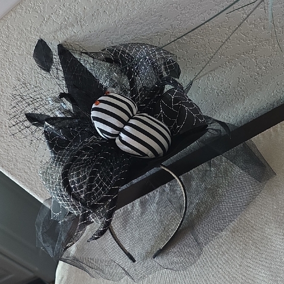 Chic Striped Black Fascinator main image 4